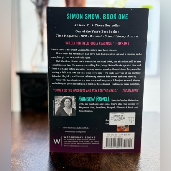 ⚡️5 for $20 Carry On: The Rise and Fall of Simon Snow Rainbow Powell [softcover] - Picture 3 of 3